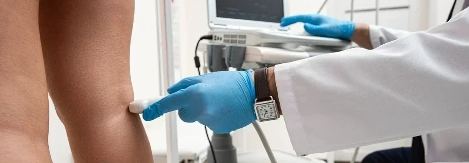 Первичный прием флеболога с УЗИ вен нижних конечностей 490 рублей (вместо 2000 рублей)